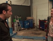 Le chauffeur de taxi se dédommage avec le cul de Lucia, beurette BCBG et salope!