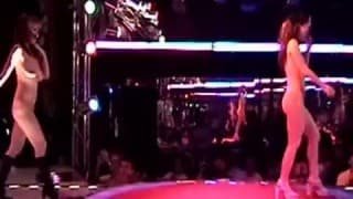 Un voyeur dans un club!