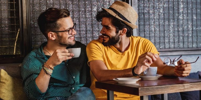 Les 8 meilleures applications de rencontres LGBTQ pour les hommes gays et bisexuels