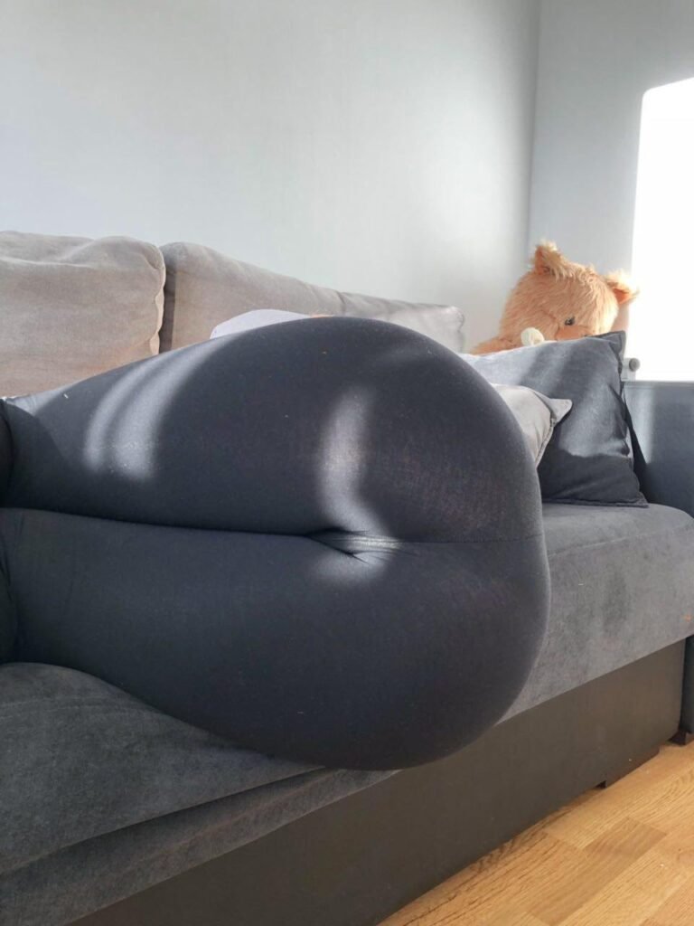 Cougar se déshabille snap